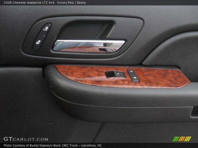 Victory Red / Ebony 2008 Chevrolet Avalanche LTZ 4x4