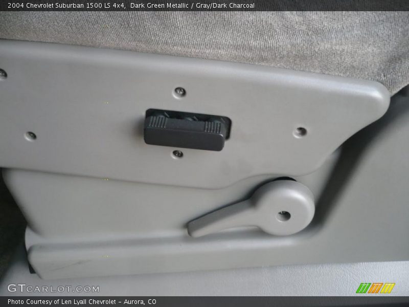 Dark Green Metallic / Gray/Dark Charcoal 2004 Chevrolet Suburban 1500 LS 4x4