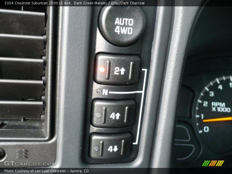 Dark Green Metallic / Gray/Dark Charcoal 2004 Chevrolet Suburban 1500 LS 4x4