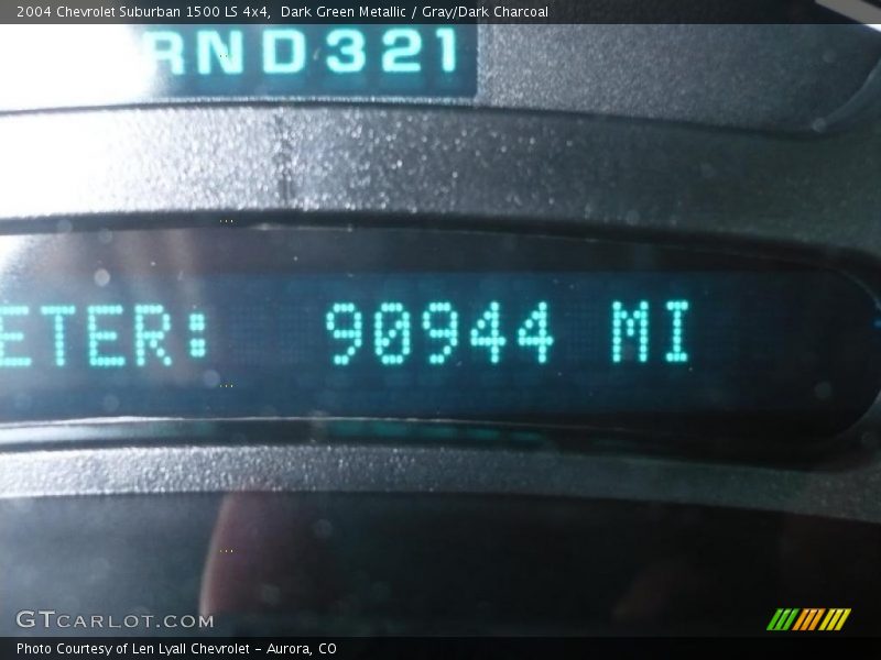 Dark Green Metallic / Gray/Dark Charcoal 2004 Chevrolet Suburban 1500 LS 4x4