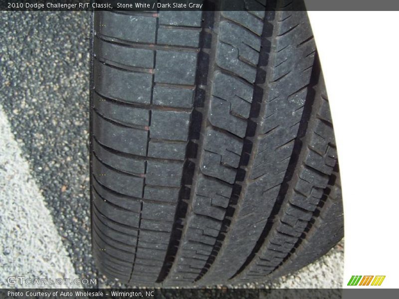 Stone White / Dark Slate Gray 2010 Dodge Challenger R/T Classic