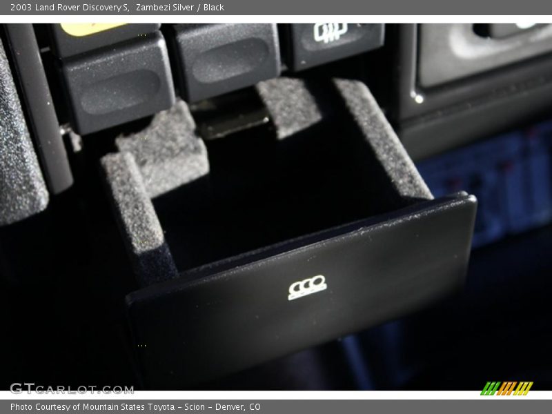 Zambezi Silver / Black 2003 Land Rover Discovery S