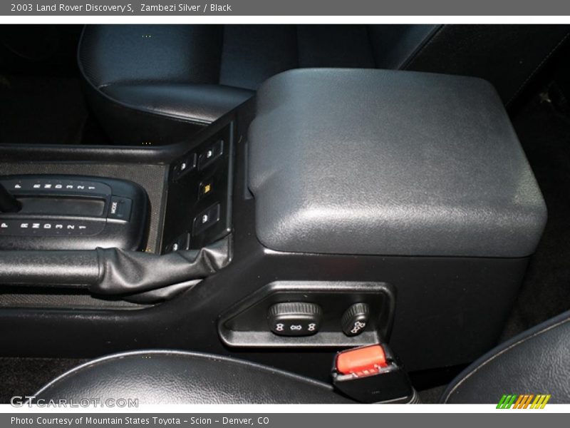 Zambezi Silver / Black 2003 Land Rover Discovery S