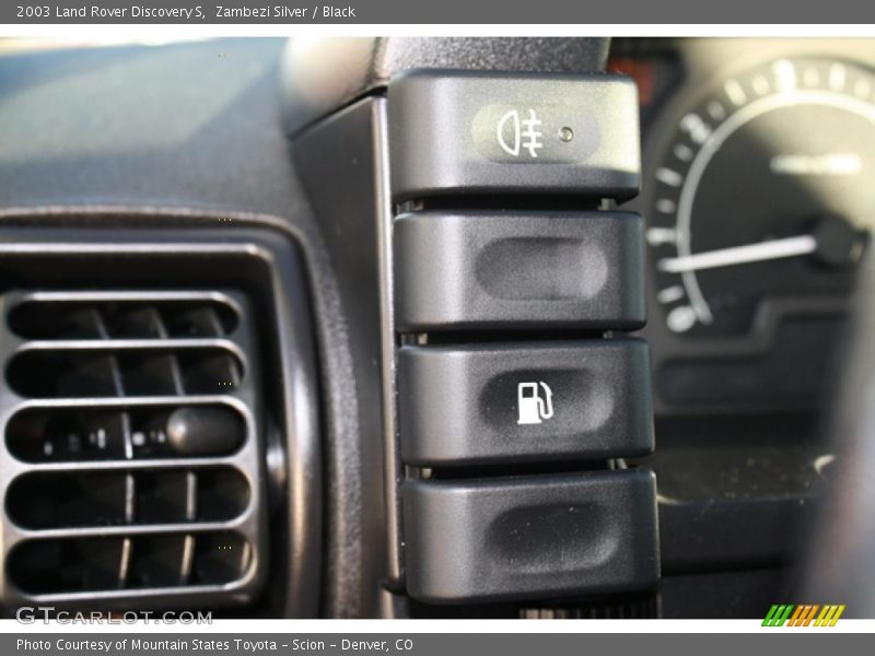 Zambezi Silver / Black 2003 Land Rover Discovery S