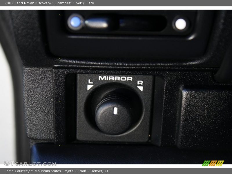 Zambezi Silver / Black 2003 Land Rover Discovery S