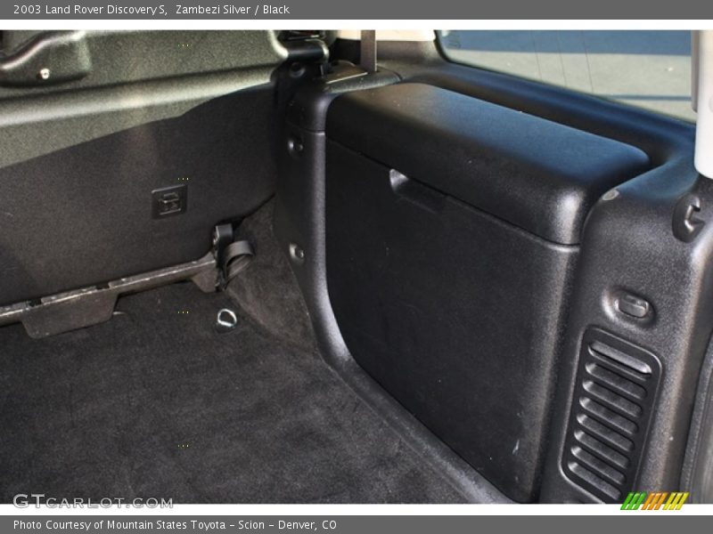 Zambezi Silver / Black 2003 Land Rover Discovery S