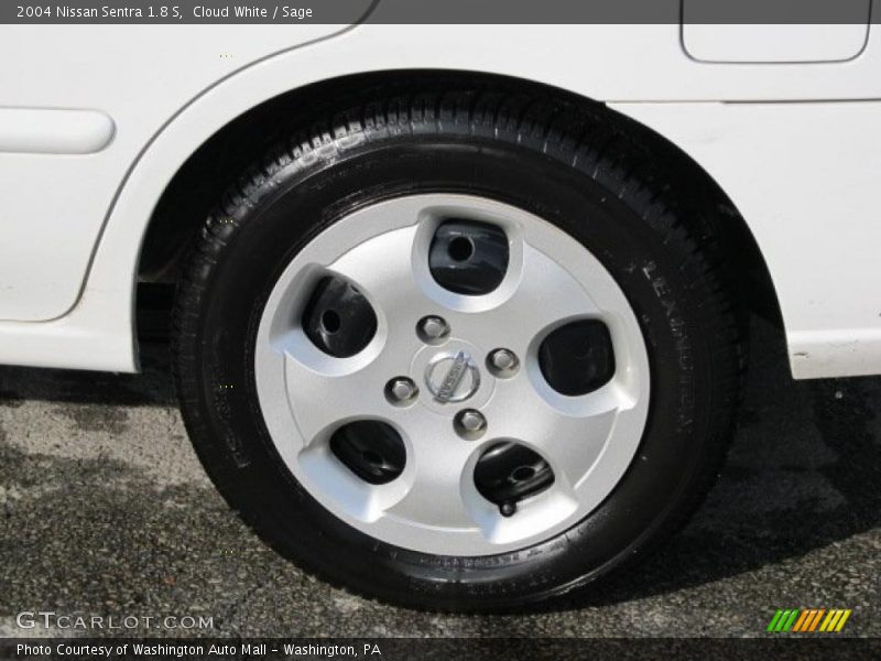 Cloud White / Sage 2004 Nissan Sentra 1.8 S
