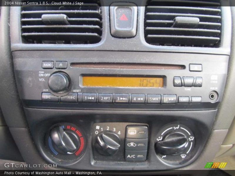 Cloud White / Sage 2004 Nissan Sentra 1.8 S