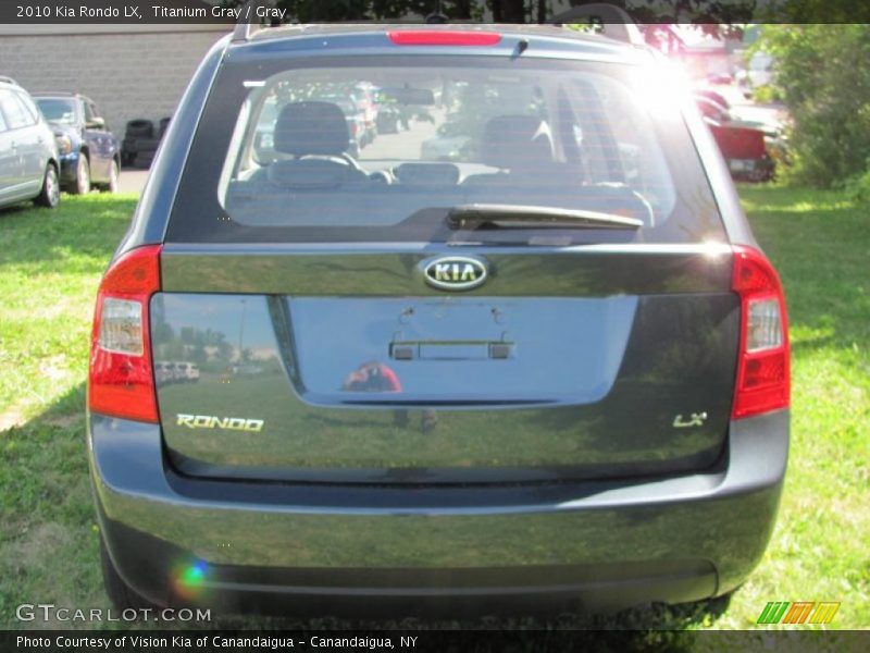 Titanium Gray / Gray 2010 Kia Rondo LX