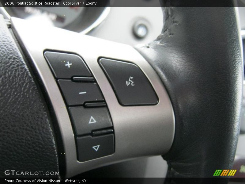 Controls of 2006 Solstice Roadster