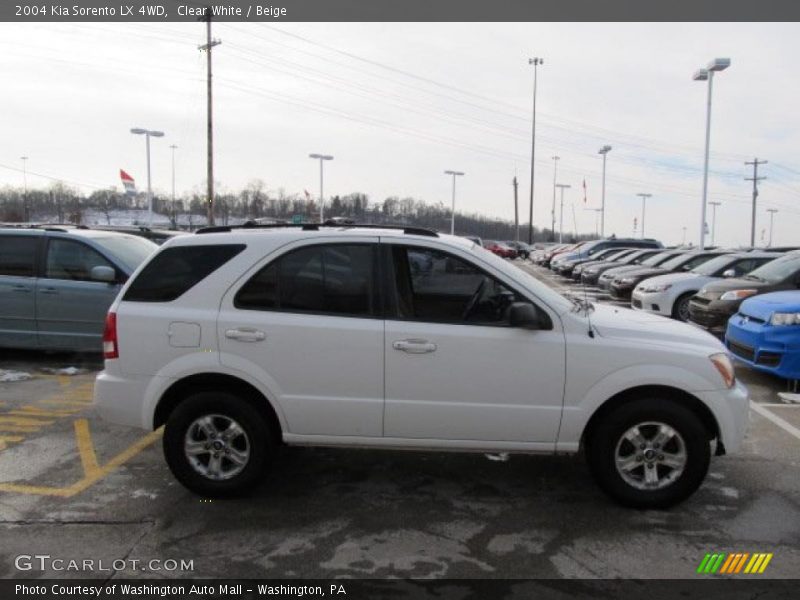 Clear White / Beige 2004 Kia Sorento LX 4WD