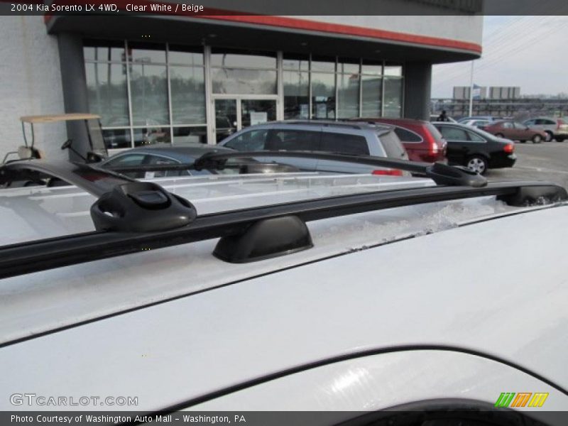 Clear White / Beige 2004 Kia Sorento LX 4WD