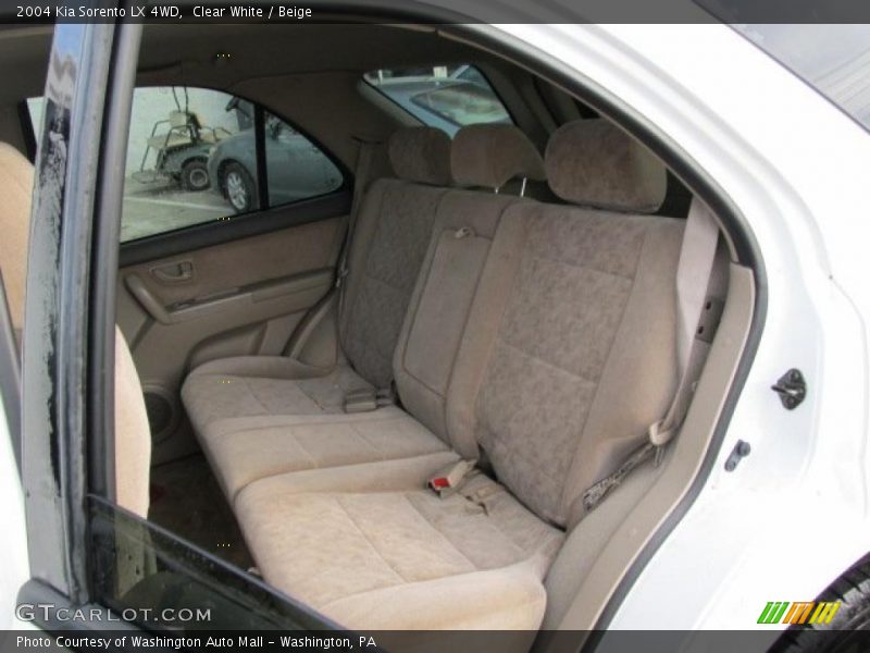 Clear White / Beige 2004 Kia Sorento LX 4WD