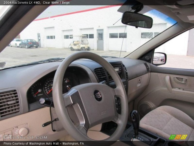 Clear White / Beige 2004 Kia Sorento LX 4WD