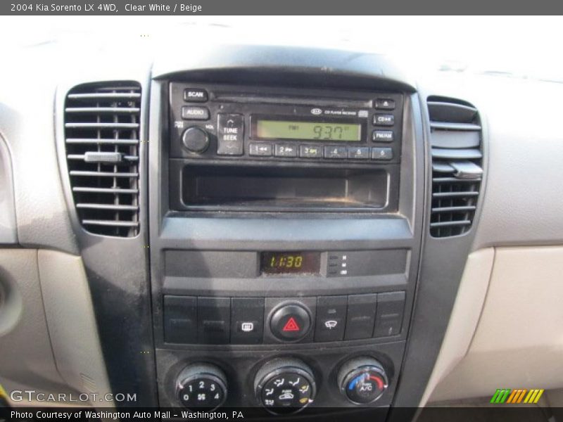 Clear White / Beige 2004 Kia Sorento LX 4WD
