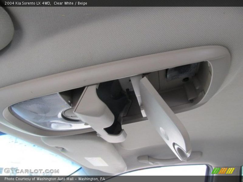 Clear White / Beige 2004 Kia Sorento LX 4WD