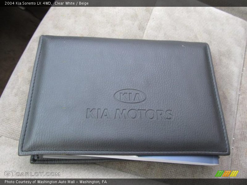 Clear White / Beige 2004 Kia Sorento LX 4WD