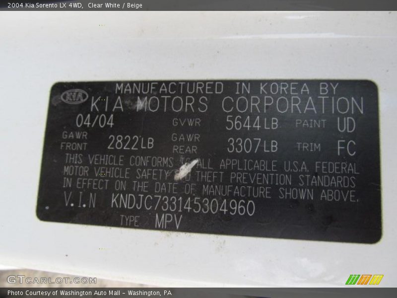 Clear White / Beige 2004 Kia Sorento LX 4WD