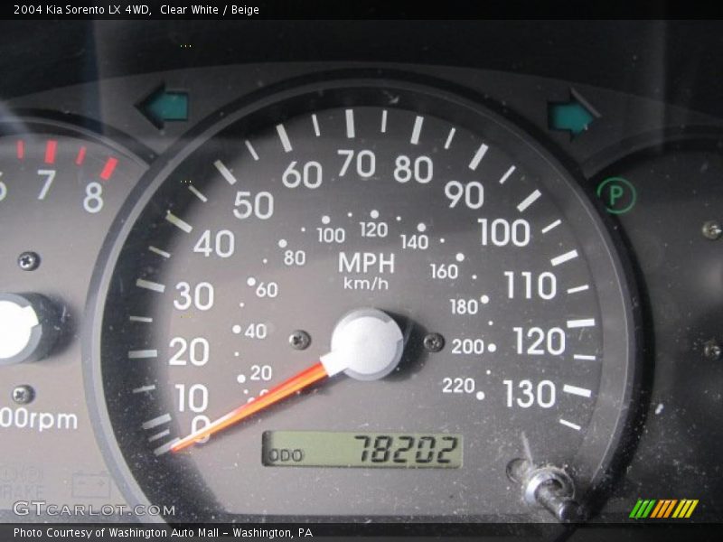 Clear White / Beige 2004 Kia Sorento LX 4WD