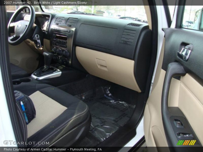 Birch White / Light Cashmere/Ebony 2007 Hummer H3