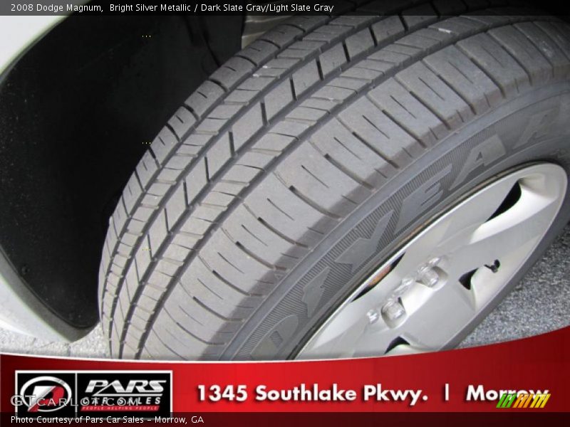 Bright Silver Metallic / Dark Slate Gray/Light Slate Gray 2008 Dodge Magnum