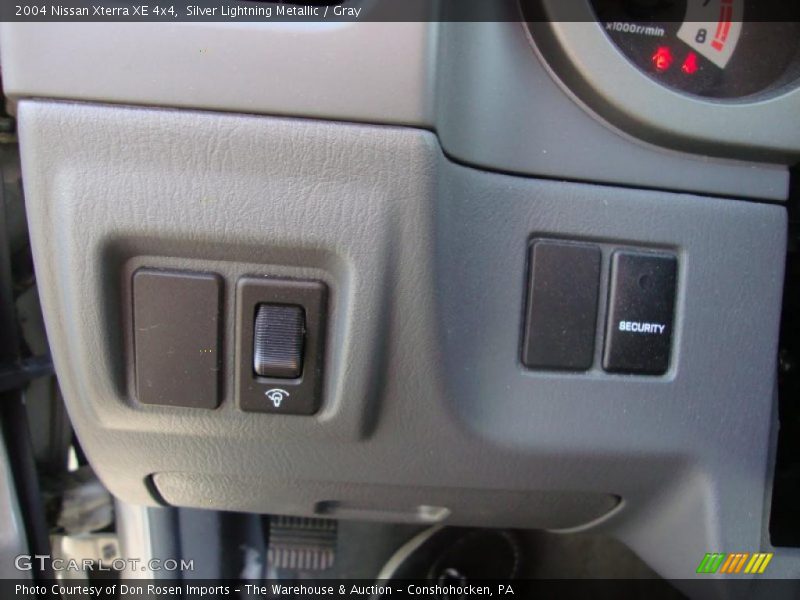 Silver Lightning Metallic / Gray 2004 Nissan Xterra XE 4x4