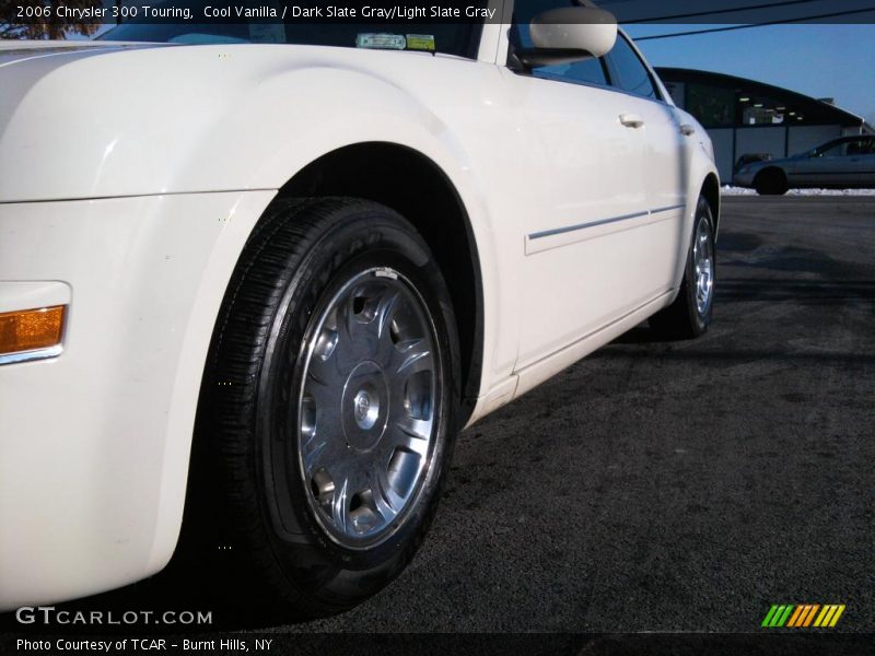Cool Vanilla / Dark Slate Gray/Light Slate Gray 2006 Chrysler 300 Touring