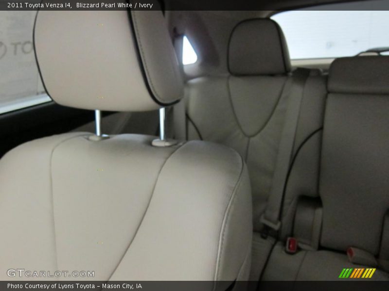 Blizzard Pearl White / Ivory 2011 Toyota Venza I4