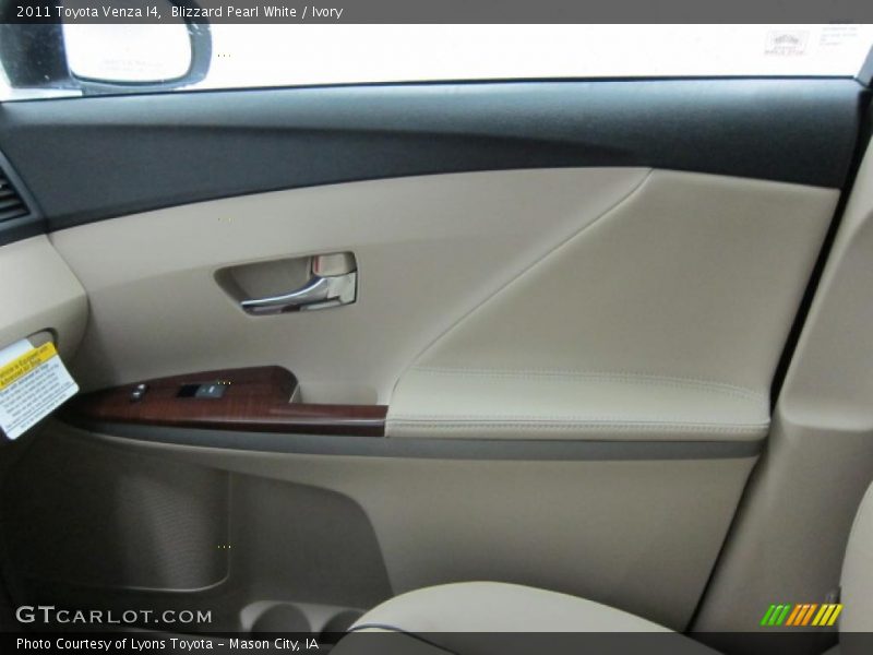 Blizzard Pearl White / Ivory 2011 Toyota Venza I4
