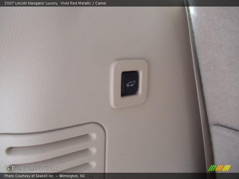 Vivid Red Metallic / Camel 2007 Lincoln Navigator Luxury
