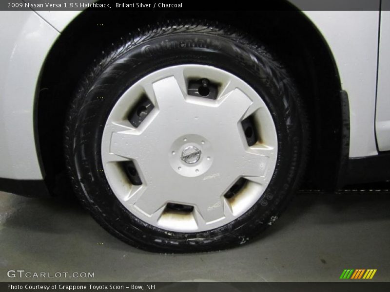 Brillant Silver / Charcoal 2009 Nissan Versa 1.8 S Hatchback