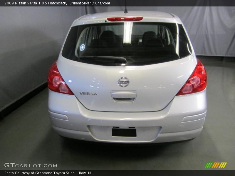 Brillant Silver / Charcoal 2009 Nissan Versa 1.8 S Hatchback