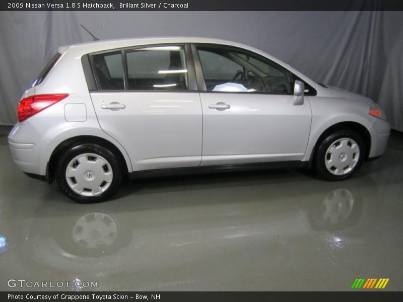 Brillant Silver / Charcoal 2009 Nissan Versa 1.8 S Hatchback