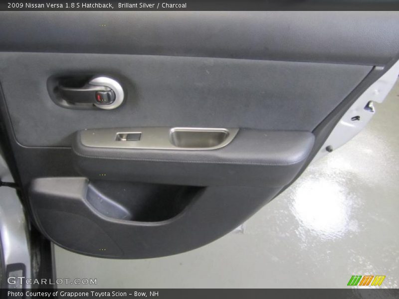 Brillant Silver / Charcoal 2009 Nissan Versa 1.8 S Hatchback