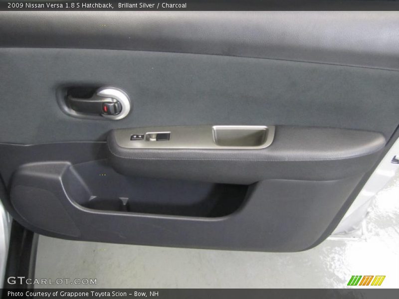 Brillant Silver / Charcoal 2009 Nissan Versa 1.8 S Hatchback