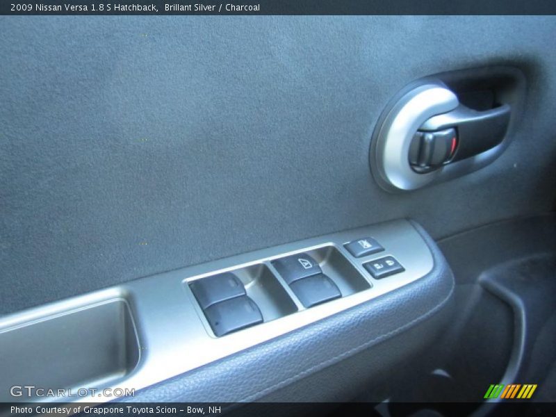 Brillant Silver / Charcoal 2009 Nissan Versa 1.8 S Hatchback