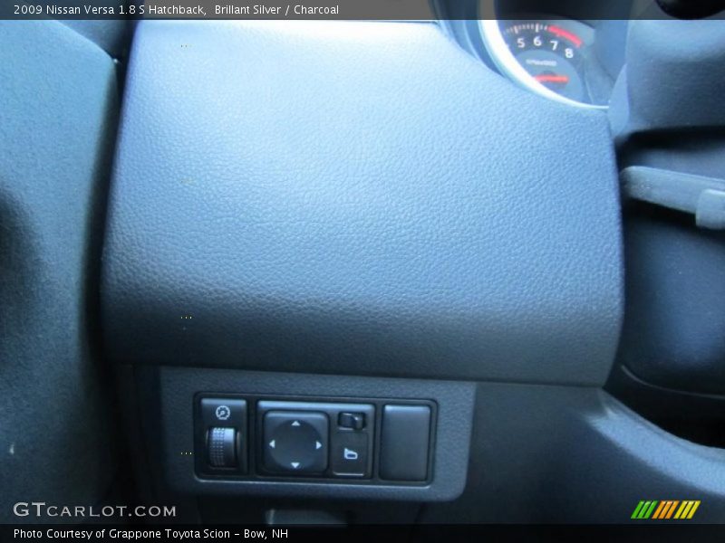 Brillant Silver / Charcoal 2009 Nissan Versa 1.8 S Hatchback
