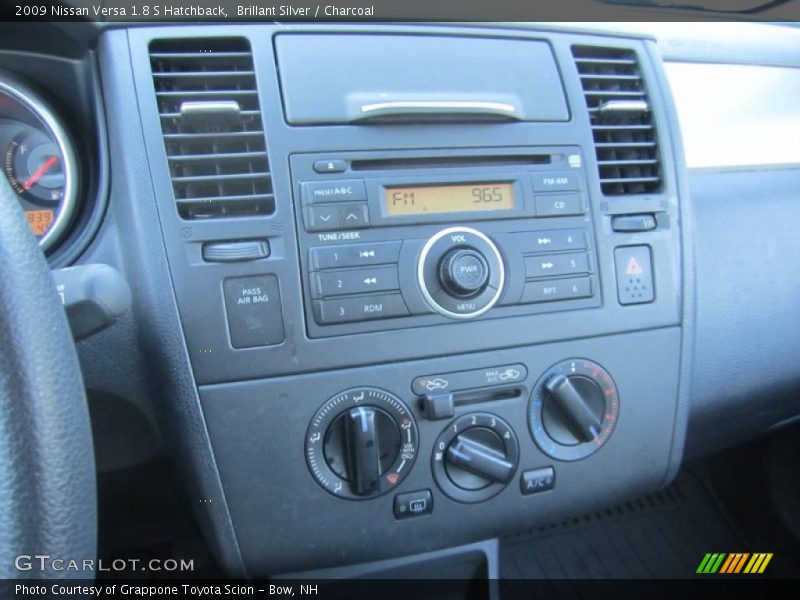 Brillant Silver / Charcoal 2009 Nissan Versa 1.8 S Hatchback