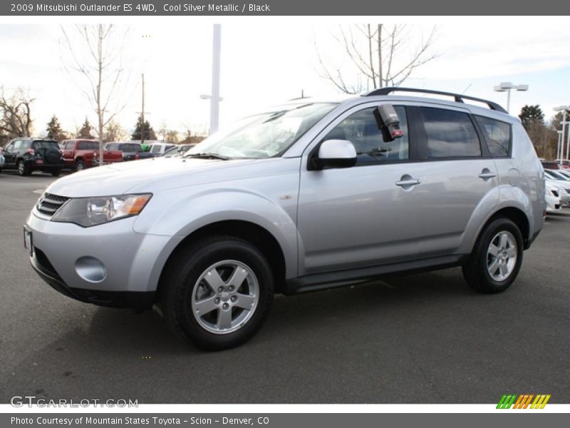 Front 3/4 View of 2009 Outlander ES 4WD