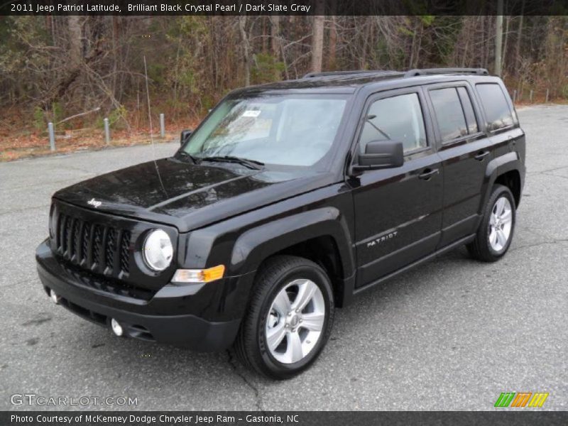 Front 3/4 View of 2011 Patriot Latitude