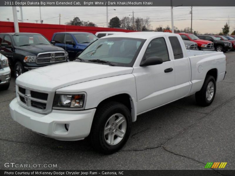 Front 3/4 View of 2011 Dakota Big Horn Extended Cab