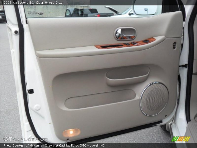 Clear White / Gray 2005 Kia Sedona EX