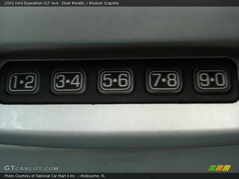 Silver Metallic / Medium Graphite 2001 Ford Expedition XLT 4x4