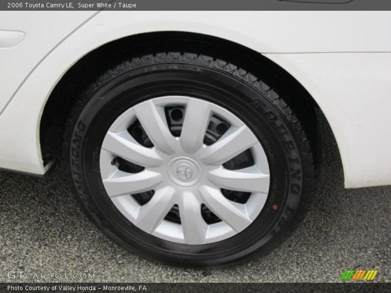 Super White / Taupe 2006 Toyota Camry LE