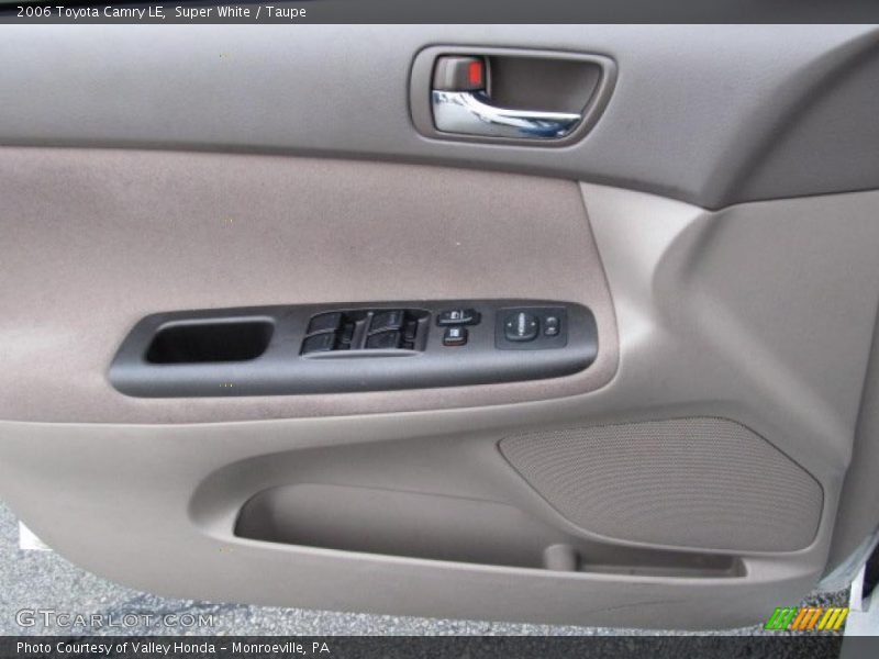 Super White / Taupe 2006 Toyota Camry LE