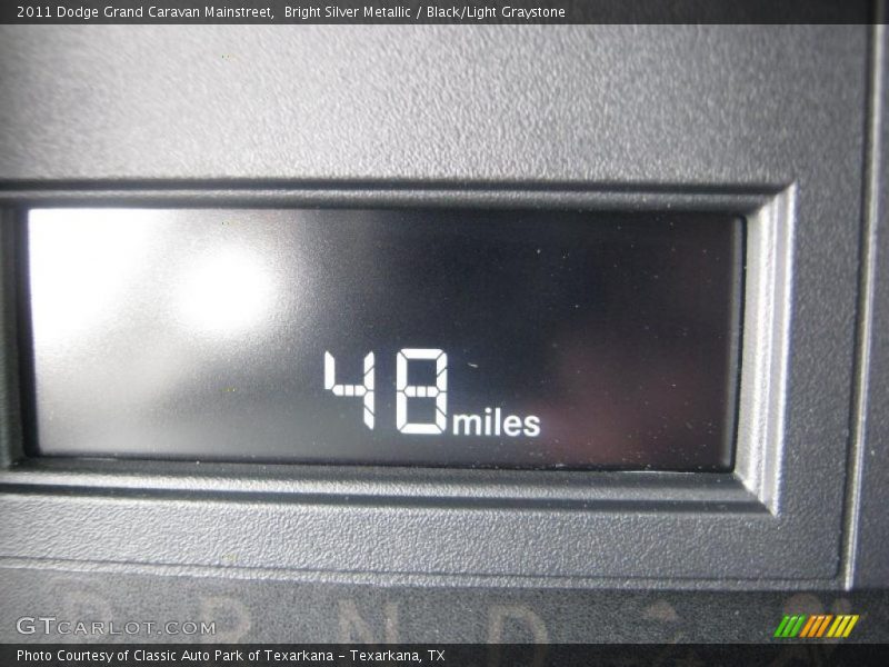 Bright Silver Metallic / Black/Light Graystone 2011 Dodge Grand Caravan Mainstreet