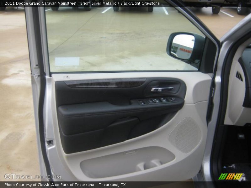 Bright Silver Metallic / Black/Light Graystone 2011 Dodge Grand Caravan Mainstreet
