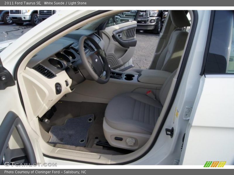  2011 Taurus SE Light Stone Interior