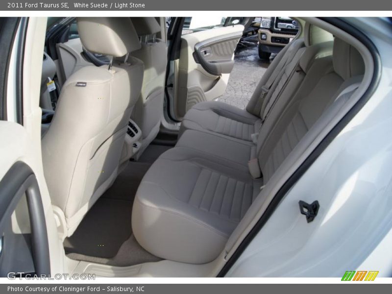  2011 Taurus SE Light Stone Interior