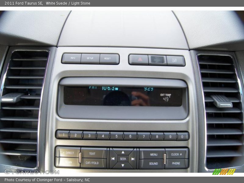 Controls of 2011 Taurus SE